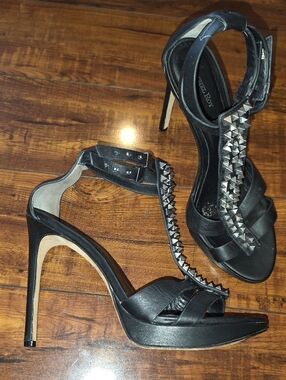 Rachel Roy leather heel